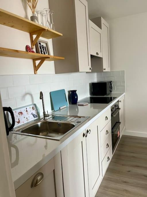 פוולהלי Beach Front Apartment מראה חיצוני תמונה
