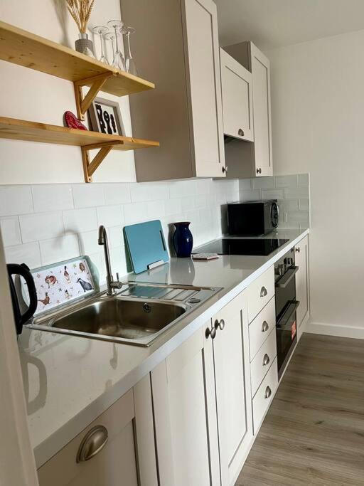 פוולהלי Beach Front Apartment מראה חיצוני תמונה