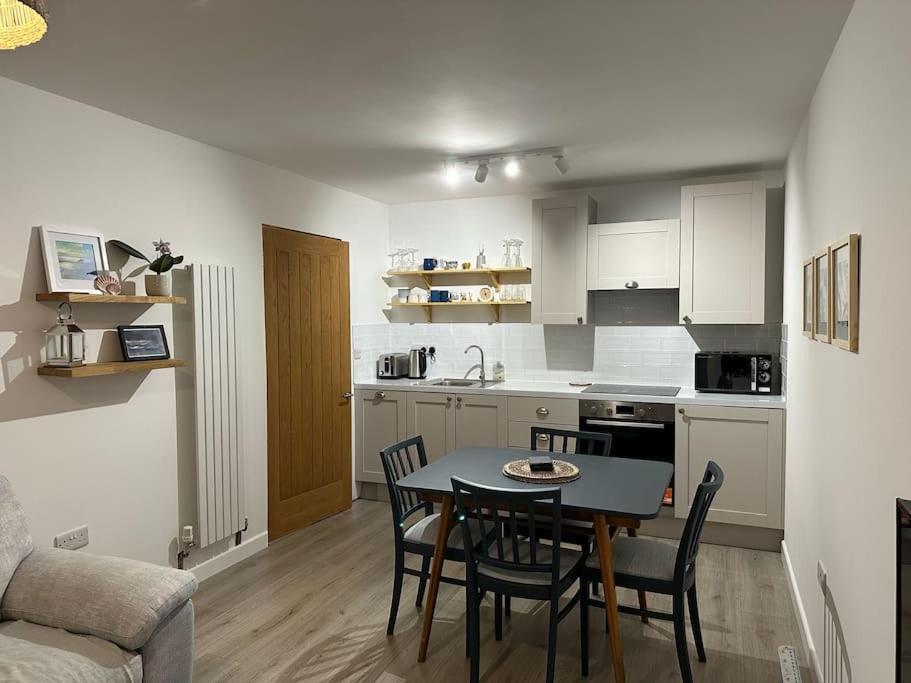 פוולהלי Beach Front Apartment מראה חיצוני תמונה