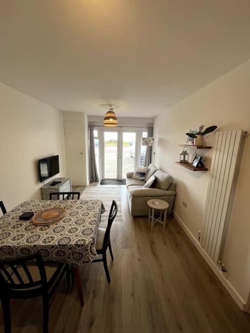 פוולהלי Beach Front Apartment מראה חיצוני תמונה
